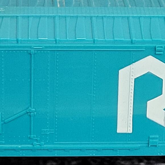 Bachmann H.O scale The Rock teal/white boxcar - Picture 4 of 7
